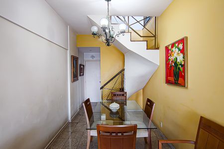 Apartamento à venda com 198m², 5 quartos e 2 vagas Apartamento à venda com 198m², 5 quartos e 2 vagasSala