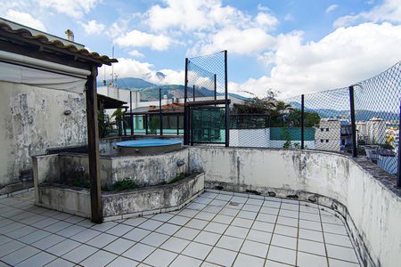 Apartamento à venda com 198m², 5 quartos e 2 vagas Apartamento à venda com 198m², 5 quartos e 2 vagasCobertura