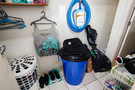 Apartamento à venda com 198m², 5 quartos e 2 vagas Apartamento à venda com 198m², 5 quartos e 2 vagasQuarto de Serviço