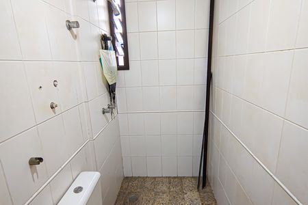 Apartamento à venda com 198m², 5 quartos e 2 vagas Apartamento à venda com 198m², 5 quartos e 2 vagasBanheiro Suíte 2