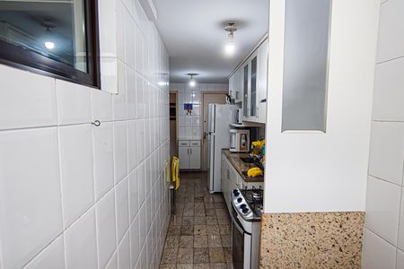 Apartamento à venda com 198m², 5 quartos e 2 vagas Apartamento à venda com 198m², 5 quartos e 2 vagasCozinha