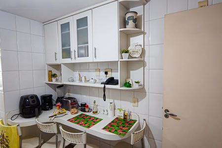 Apartamento à venda com 198m², 5 quartos e 2 vagas Apartamento à venda com 198m², 5 quartos e 2 vagasCozinha