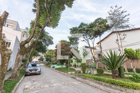 Casa de condomínio à venda com 150m², 4 quartos e 2 vagas Casa de condomínio à venda com 150m², 4 quartos e 2 vagasÁrea Comum