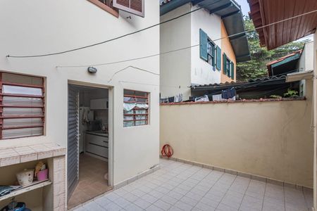 Casa de condomínio à venda com 150m², 4 quartos e 2 vagasQuintal
