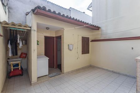 Casa de condomínio à venda com 150m², 4 quartos e 2 vagasQuintal