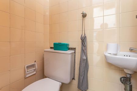 Casa de condomínio à venda com 150m², 4 quartos e 2 vagasBanheiro de serviço