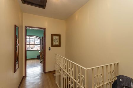 Casa de condomínio à venda com 150m², 4 quartos e 2 vagasCorredor