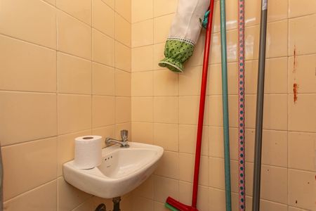 Casa de condomínio à venda com 150m², 4 quartos e 2 vagasBanheiro de serviço