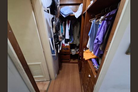 Apartamento à venda com 160m², 3 quartos e 2 vagasCloset da suíte 2
