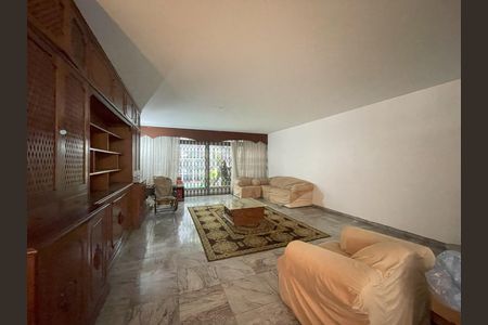 Casa à venda com 300m², 3 quartos e 2 vagasSala