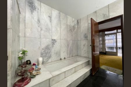 Casa à venda com 300m², 3 quartos e 2 vagasBanheiro da Suíte