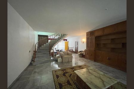 Casa à venda com 300m², 3 quartos e 2 vagasSala
