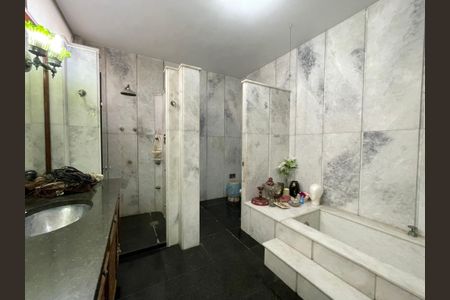 Casa à venda com 300m², 3 quartos e 2 vagasBanheiro da Suíte