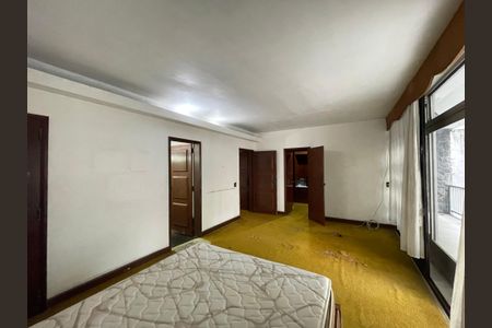 Casa à venda com 300m², 3 quartos e 2 vagasSuíte