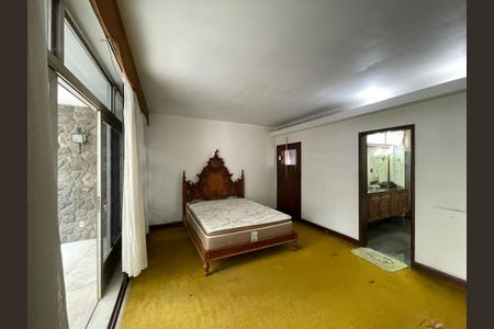 Casa à venda com 300m², 3 quartos e 2 vagasSuíte