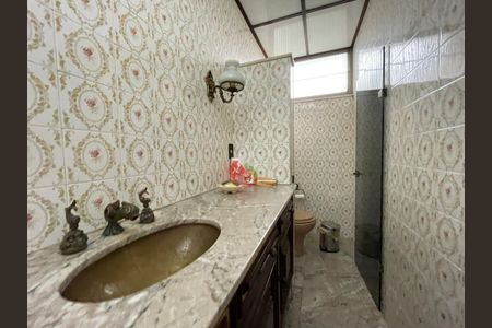 Casa à venda com 300m², 3 quartos e 2 vagasLavabo