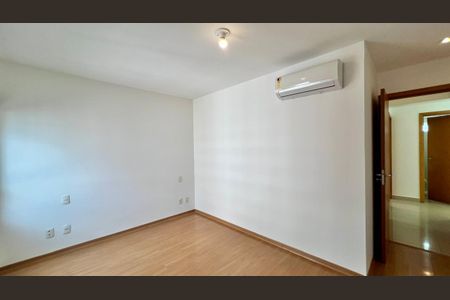 Apartamento à venda com 127m², 3 quartos e 2 vagasQuarto 2