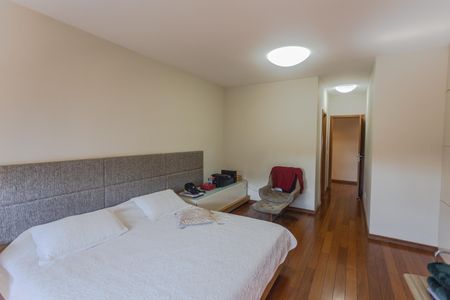 Apartamento à venda com 278m², 4 quartos e 4 vagasSuíte 1