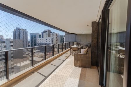 Apartamento à venda com 278m², 4 quartos e 4 vagasVaranda na Sala