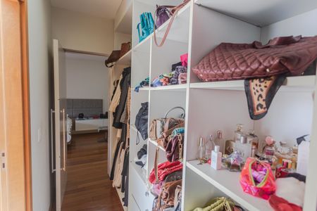 Apartamento à venda com 278m², 4 quartos e 4 vagasCloset 2 da Suíte 1