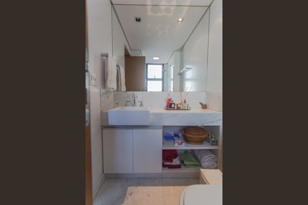 Apartamento à venda com 278m², 4 quartos e 4 vagasBanheiro da Suíte 4