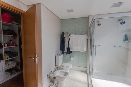 Apartamento à venda com 278m², 4 quartos e 4 vagasBanheiro da Suíte 1