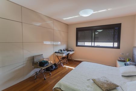 Apartamento à venda com 278m², 4 quartos e 4 vagasSuíte 1