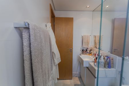 Apartamento à venda com 278m², 4 quartos e 4 vagasBanheiro da Suíte 2