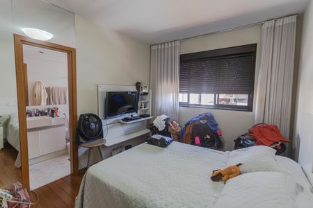 Apartamento à venda com 278m², 4 quartos e 4 vagasSuíte 2