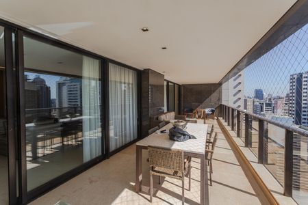 Apartamento à venda com 278m², 4 quartos e 4 vagasVaranda na Sala