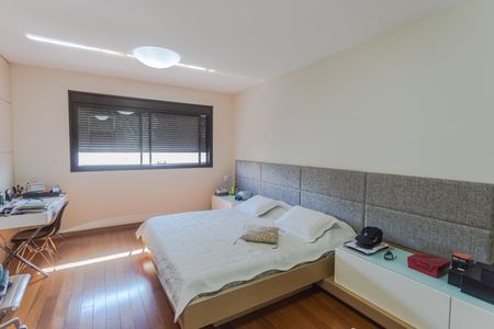 Apartamento à venda com 278m², 4 quartos e 4 vagasSuíte 1