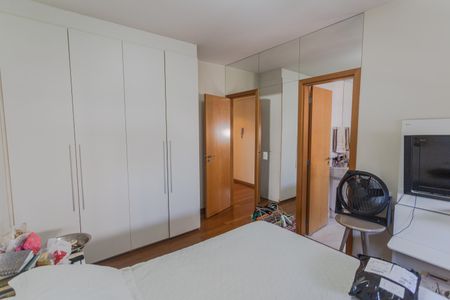Apartamento à venda com 278m², 4 quartos e 4 vagasSuíte 2