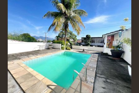 Casa à venda com 130m², 3 quartos e 1 vaga