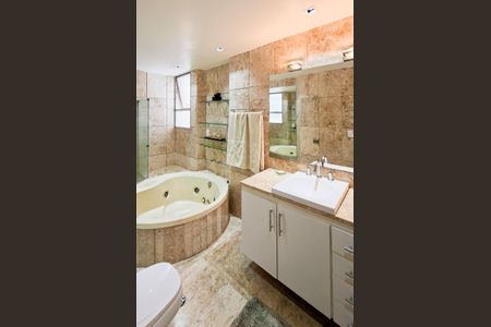 Apartamento para alugar com 240m², 4 quartos e 2 vagasBanheiro da Suíte 1