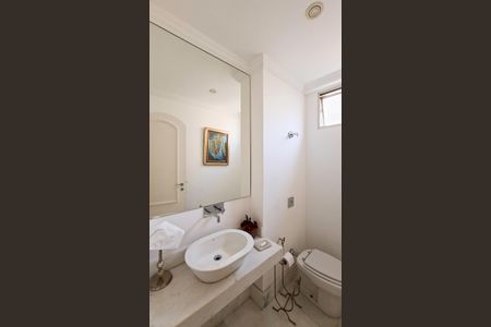 Apartamento para alugar com 240m², 4 quartos e 2 vagasLavabo