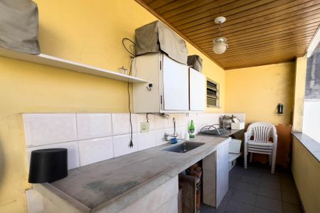Casa à venda com 315m², 4 quartos e 2 vagasQuintal