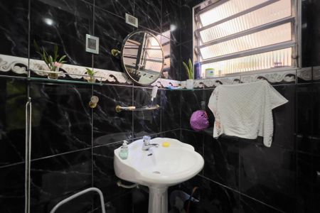 Casa à venda com 315m², 4 quartos e 2 vagasBanheiro 2