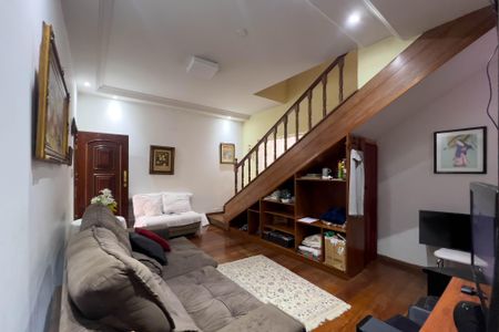 Casa à venda com 315m², 4 quartos e 2 vagasSala