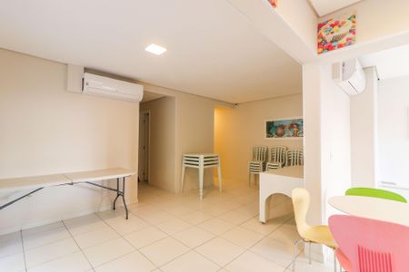 Apartamento à venda com 82m², 3 quartos e 2 vagas Apartamento à venda com 82m², 3 quartos e 2 vagasÁrea comum - Salão de festas Infantil