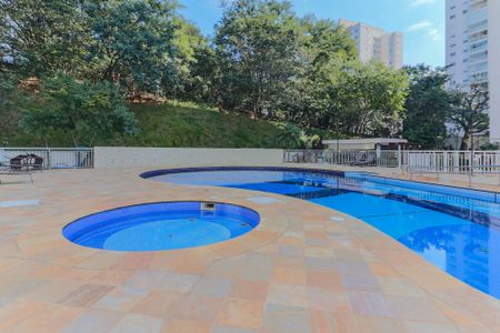 Apartamento à venda com 82m², 3 quartos e 2 vagas Apartamento à venda com 82m², 3 quartos e 2 vagasÁrea comum - Piscina