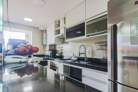 Apartamento à venda com 82m², 3 quartos e 2 vagas Apartamento à venda com 82m², 3 quartos e 2 vagasCozinha e Área de Serviço