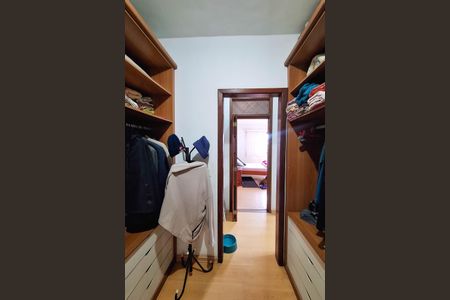 Casa à venda com 400m², 5 quartos e 3 vagas Casa à venda com 400m², 5 quartos e 3 vagasCloset suíte 2