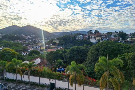 Casa à venda com 400m², 5 quartos e 3 vagas Casa à venda com 400m², 5 quartos e 3 vagasQuarto 2