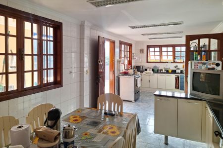 Casa à venda com 400m², 5 quartos e 3 vagas Casa à venda com 400m², 5 quartos e 3 vagasCozinha