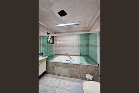 Casa à venda com 400m², 5 quartos e 3 vagas Casa à venda com 400m², 5 quartos e 3 vagasBanheiro da Suíte 2