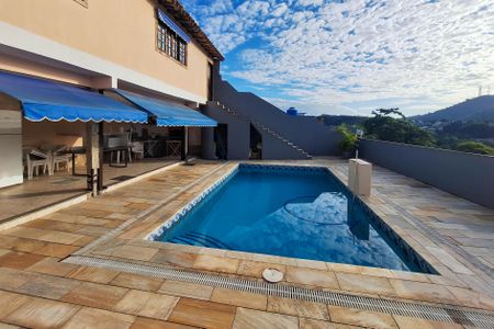 Casa à venda com 400m², 5 quartos e 3 vagas Casa à venda com 400m², 5 quartos e 3 vagasQuintal