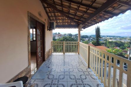 Casa à venda com 400m², 5 quartos e 3 vagas Casa à venda com 400m², 5 quartos e 3 vagasVaranda da Suíte 2