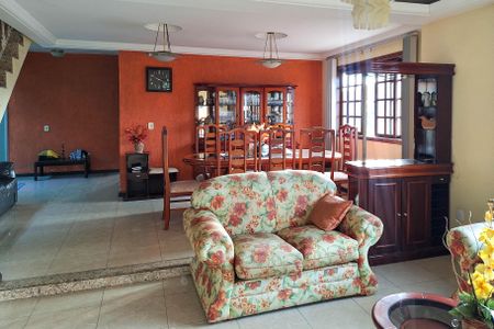 Casa à venda com 400m², 5 quartos e 3 vagas Casa à venda com 400m², 5 quartos e 3 vagasSala 1