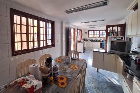 Casa à venda com 400m², 5 quartos e 3 vagas Casa à venda com 400m², 5 quartos e 3 vagasCozinha