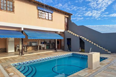 Casa à venda com 400m², 5 quartos e 3 vagas Casa à venda com 400m², 5 quartos e 3 vagasQuintal